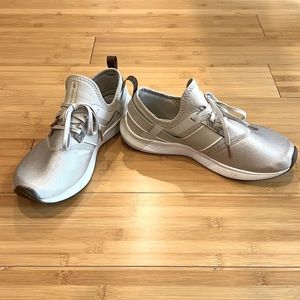 EUC New Balance Nergize Sport - tan colorway, size 9.5